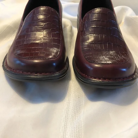 CLARKS Artisan reddish brown slip-on shoes size 7M - Picture 8 of 10